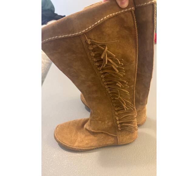 NWOT UGG Mammoth Moccasin style Suede boots- Size 7.5 - Picture 2 of 7